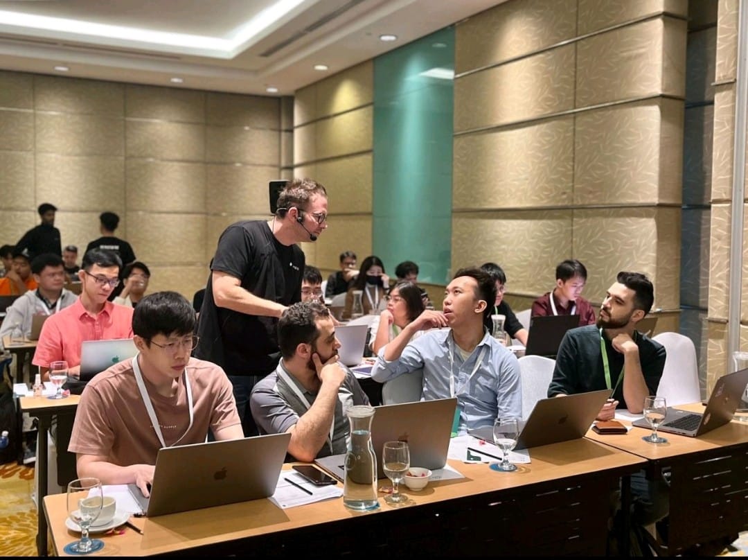 AI course participants learning automation tools